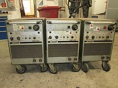 3x baugleiche Oerlikon Schutzgasschweißgeräte. Alle Geräte ohne Zubehör

-Zwei Geräte ohne Drahtförderrollen

-Ein Gerät mit Drahtförderrolle welches getestet wurde (Lichtbogen zündet und Draht wird g