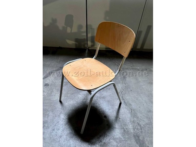 Holzstuhl Schrägansicht Holzstuhl Schrägansicht