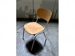 Holzstuhl Schrägansicht