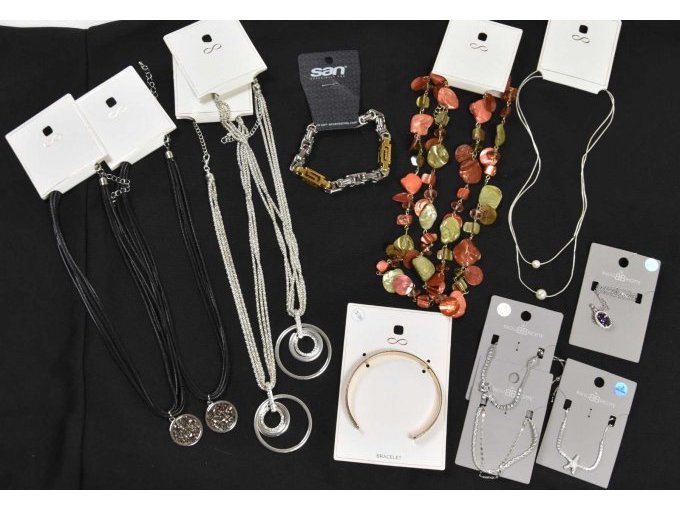 7 Ketten und 5 Armbänder