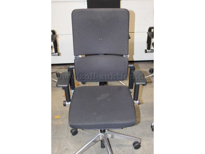 8 draaistoelen van Steelcase, model Please, tweedehands – foto 4 – kavel bij Zoll-Auktion, Berlin