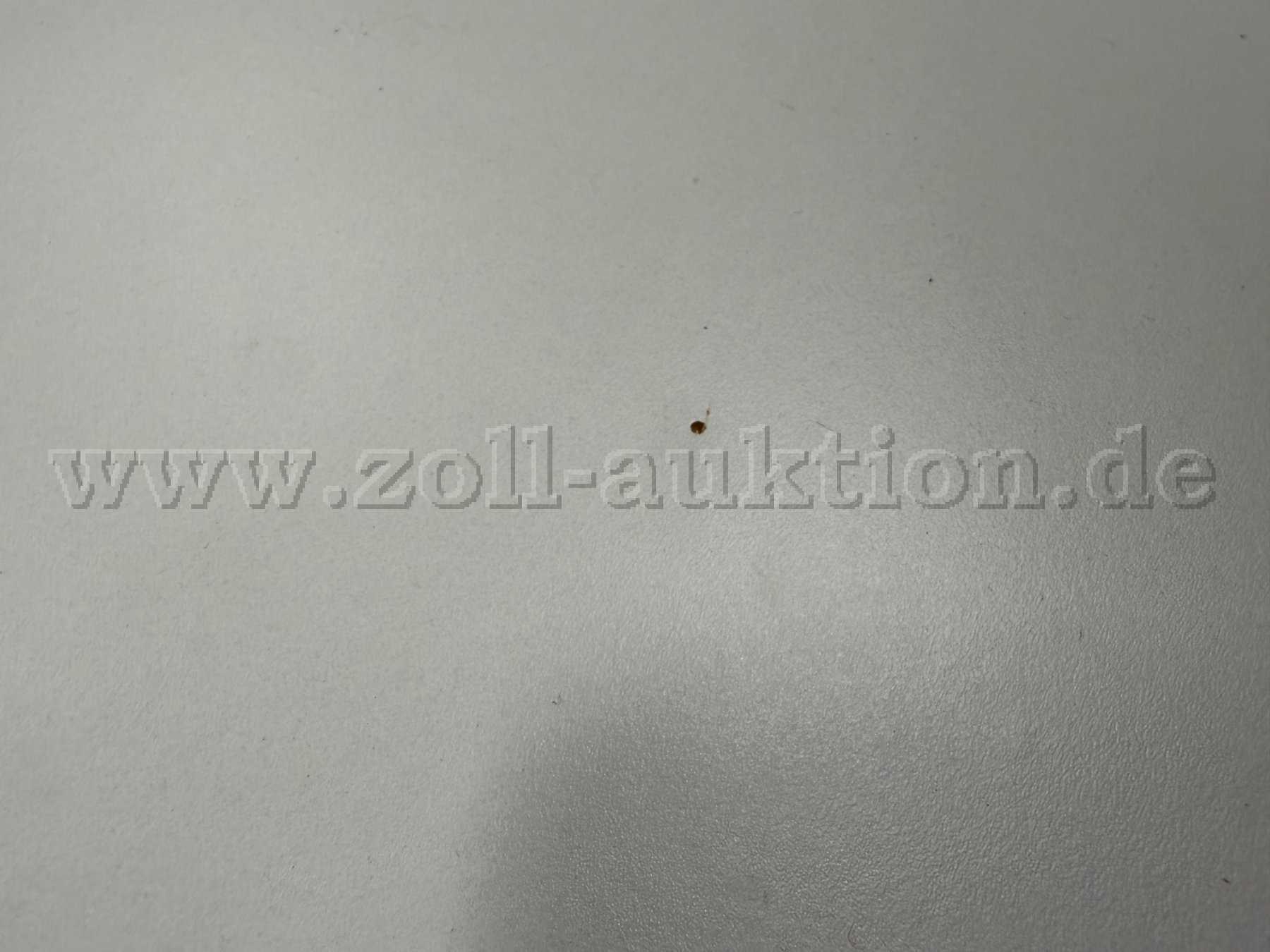 Tisch 5 Abplatzung auf der Tischplatte