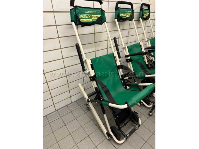 3 Aufgestellte Evakuierungsstühle