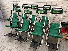 Hier sind alle acht Evakuierungsstühle aufgebaut.