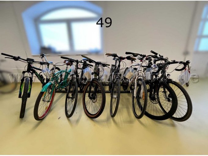 Übersicht Konvolut (von links nach rechts): Ghost, Bikini, Stevens, Cube, Bergamont, Bulls, 2Danger und Focus Übersicht Konvolut (von links nach rechts): Ghost, Bikini, Stevens, Cube, Bergamont, Bulls, 2Danger und Focus