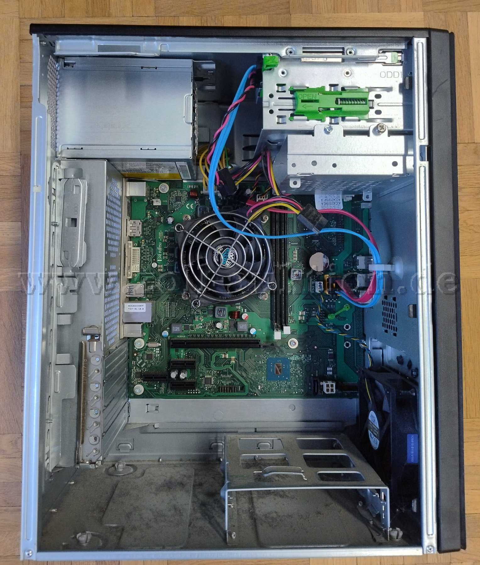 Zoll-Auktion - 8 Fujitsu ESPRIMO ESPRIMO P557, 8GB RAM, OHNE Festplatte ...