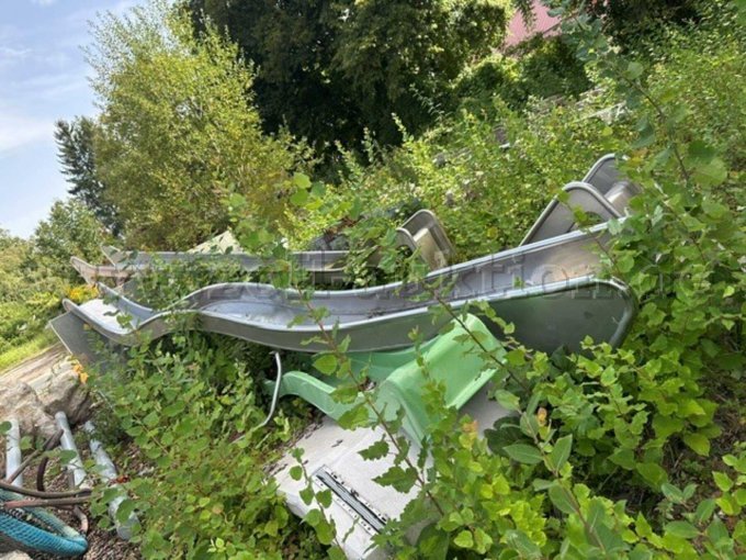 8 speeltoestellen: 3 roestvrijstalen glijbanen, 3 wipwappen en 2 wipinrichtingen – foto 10 – kavel bij Zoll-Auktion, Baierbrunn