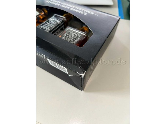 leichte Beschädigung in der Verpackung.