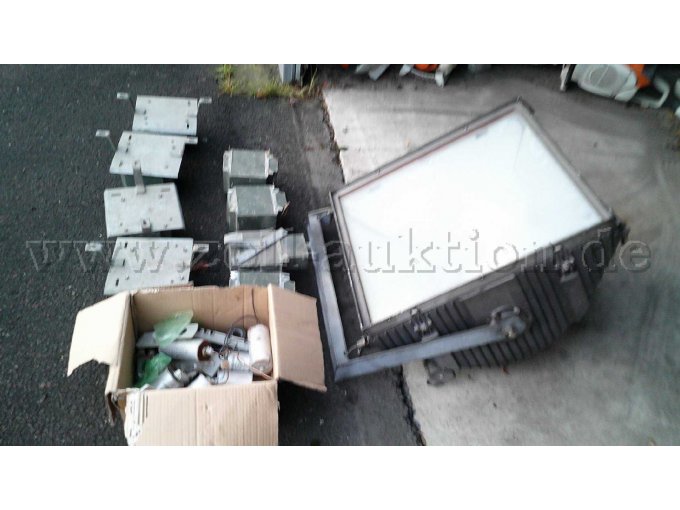 1 Flutlichtlampe mit Vorschaltgeräten