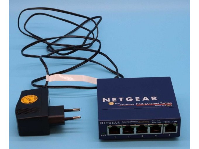 Frontansicht FS 105 v2 mit Netzteil