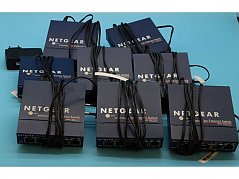 Gesamtansicht mit 8 Stück FS105 v2 mit Netzteile