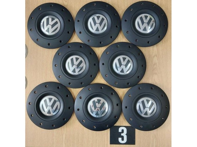 8 Radabdeckungen Volkswagen (Teile-Nr.: 7H0601151B RVB) – kavel bij Zoll-Auktion, Hünfeld
