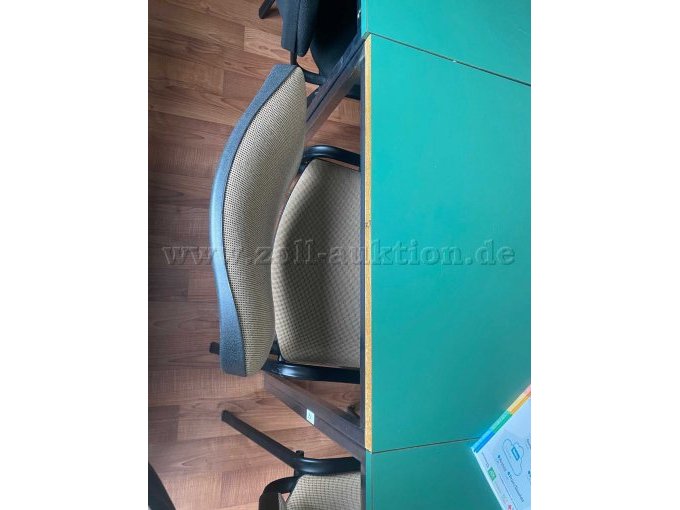 Abschabung an einem der Tische