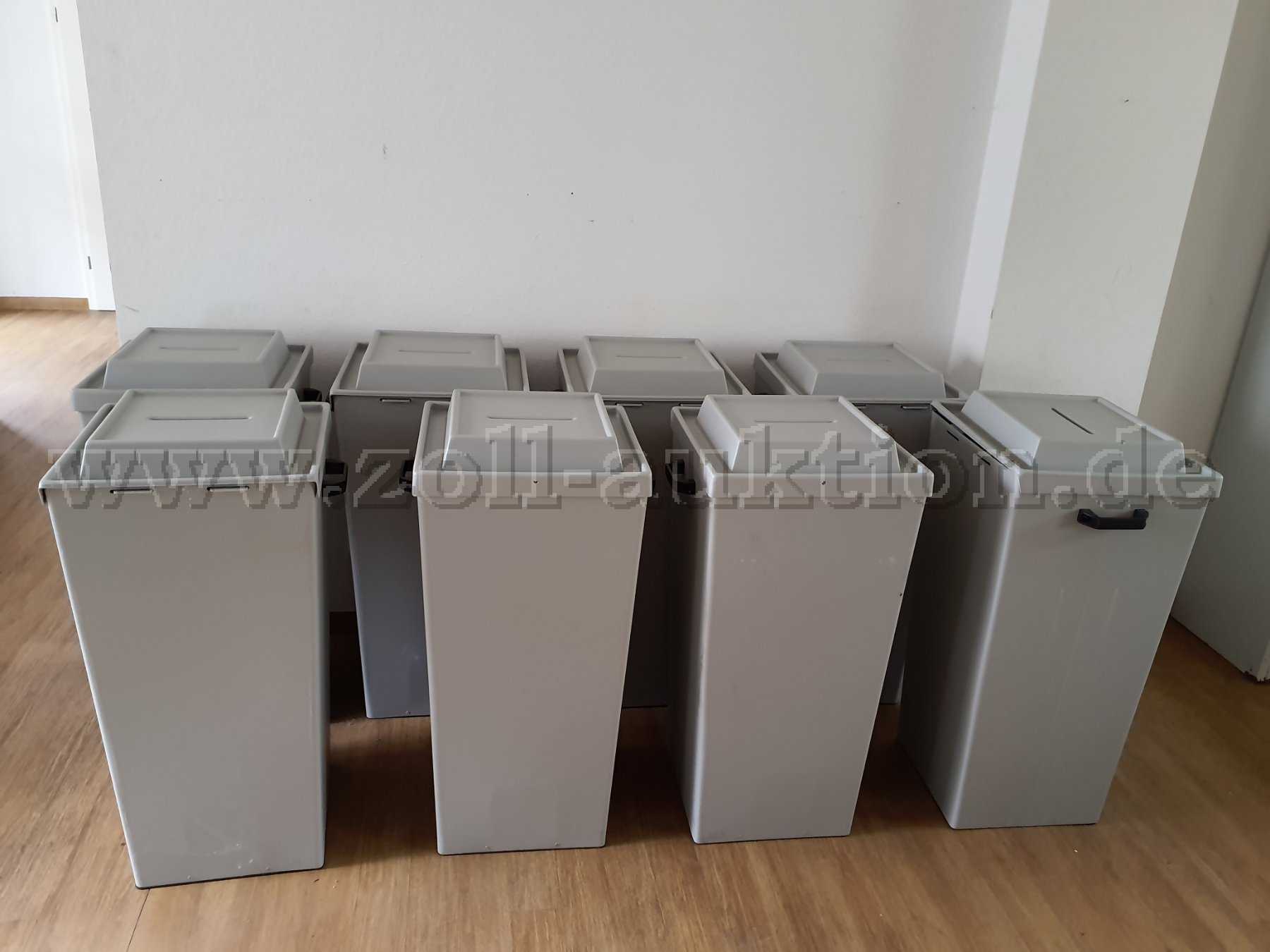 Wahlurnen von vorne