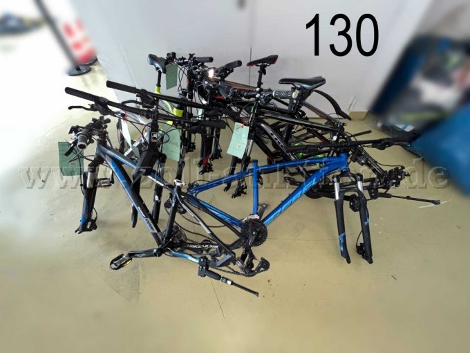 Übersicht Konvolut Mountainbike-Rahmen (acht Stück)