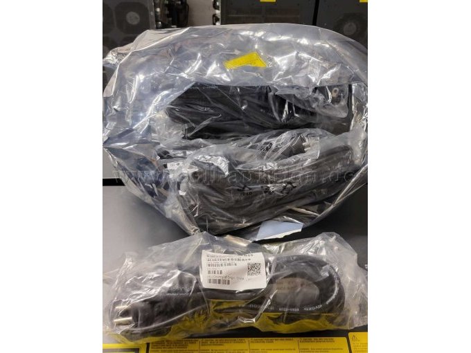 Ansicht aller 32 Netzstecker