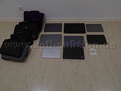 Konvolut aus 8 Notebooks mit Taschen.