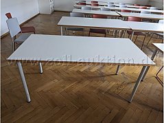 Klassischer Hörsaaltisch groß Vorne