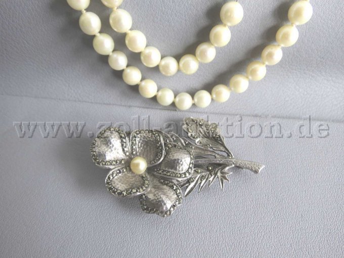 Brosche mit Blume