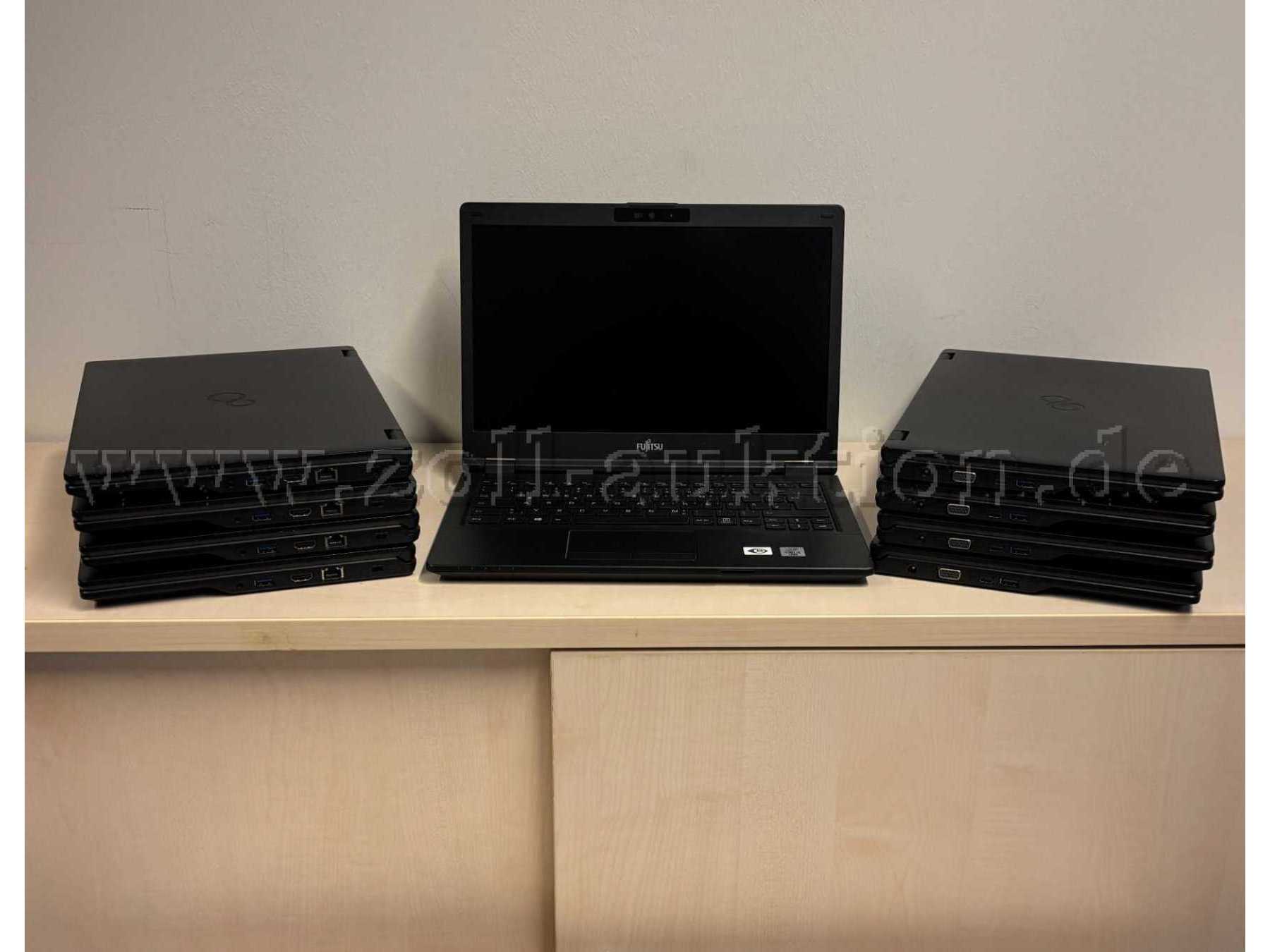 Frontansicht und Anschlüsse