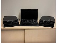 Frontansicht und Anschlüsse