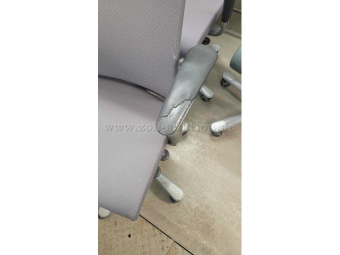 HAG-Bürodrehstuhl_defekte Armlehne