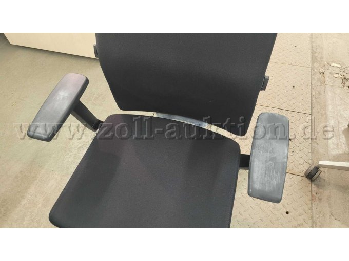 HAG-Bürodrehstuhl, abgeschrammte Armlehnen