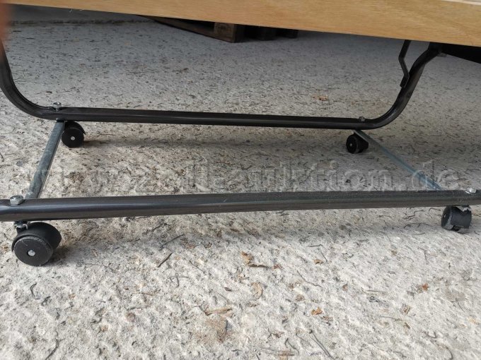 4 Leichtlaufrollen aus Kunststoff (Bild eines gebrauchten Bettes)