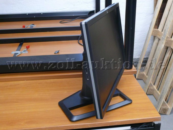 9 beeldschermen van HP, Fujitsu en LG, diverse modellen, allemaal 24 inch – foto 3 – kavel bij Zoll-Auktion, Erfurt