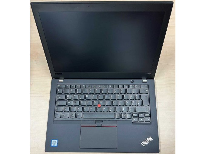 Laptop aufgeklappt