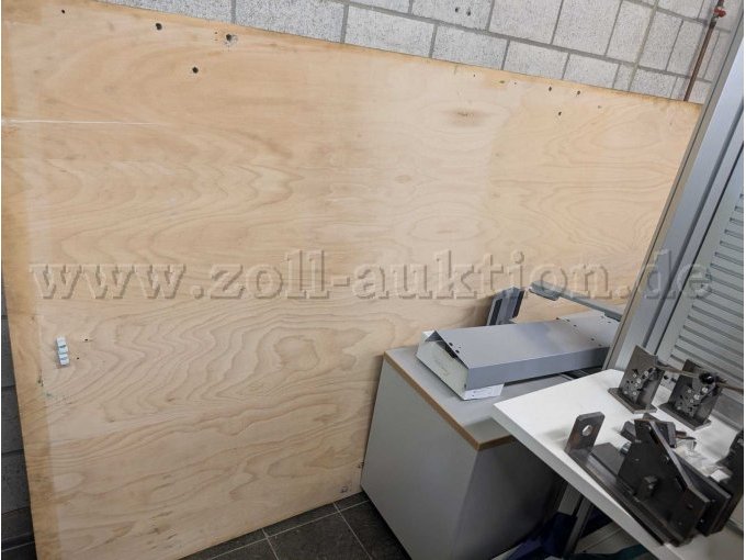 Arbeitsplatte für 4 Werkbänke im Viereck aufgestellt
