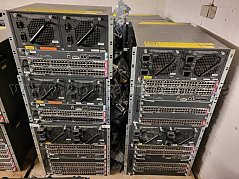 Ansicht von 5 Cisco Switchen